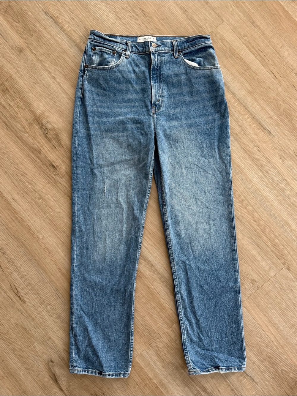 Abercrombie & Fitch Medium Wash 90s Straight Ultra High Rise 30/10R